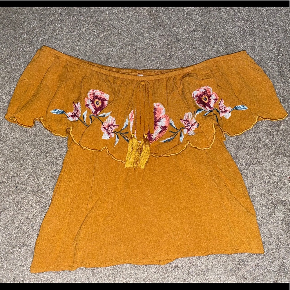 Over the shoulder yellow floral loose crop top